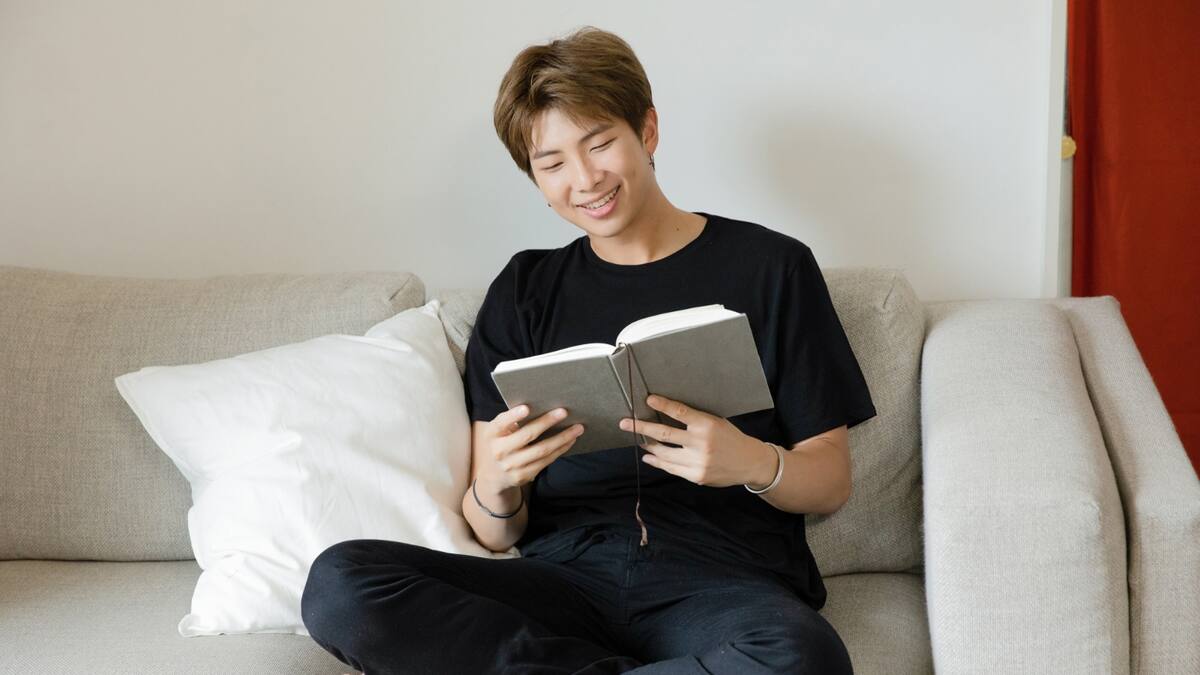 Cómo RM de BTS llevó a la cima de ventas un libro que había dejado de publicarse