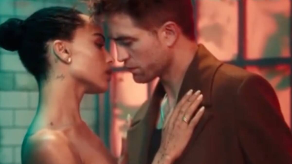 Robert Pattinson y Zoë Kravitz a punto de besarse confunden a sus fans