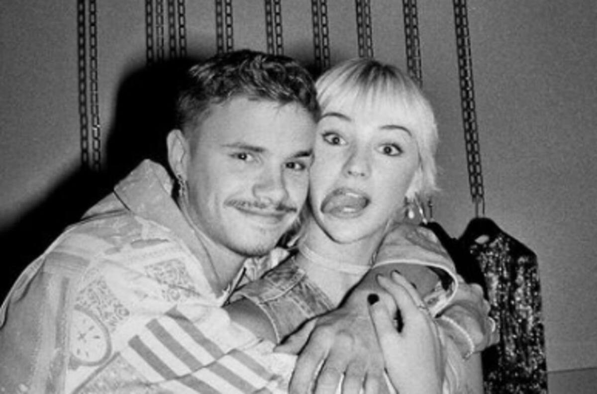 La foto de Romeo Beckham y Mia Regan que demuestra lo enamorados que están