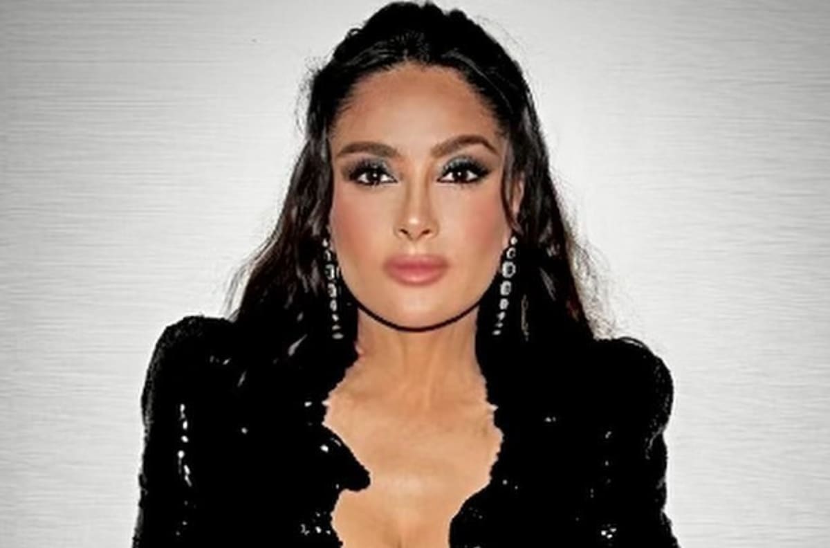 Salma Hayek a los 56: sin botox y radiante gracias a la meditación y las máquinas de frecuencia