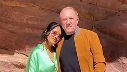 Salma Hayek cambia su romántico viaje en Jordania para recoger basura en el océano