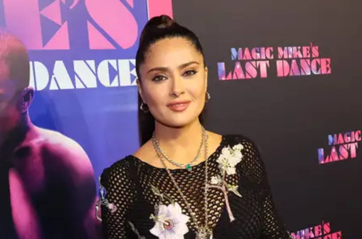 La transparencia de Salma Hayek demostró que sus atributos se mantienen inalterables