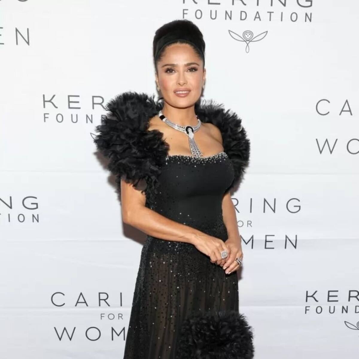 Salma Hayek encantó a sus seguidores con su look Salma Hayek encantó a sus seguidores con su look - Créditos: Instagram