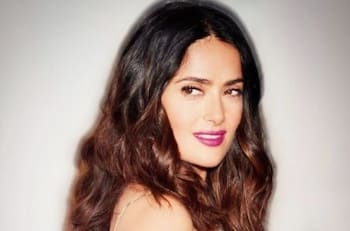 Salma Hayek llama "hermana" a Penélope Cruz para felicitarla