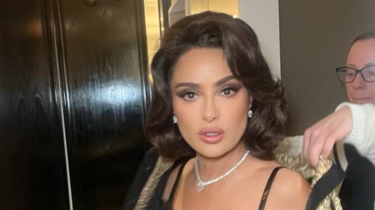 A Salma Hayek le llueven críticas por sumarse a celebración que sus compatriotas no festejan