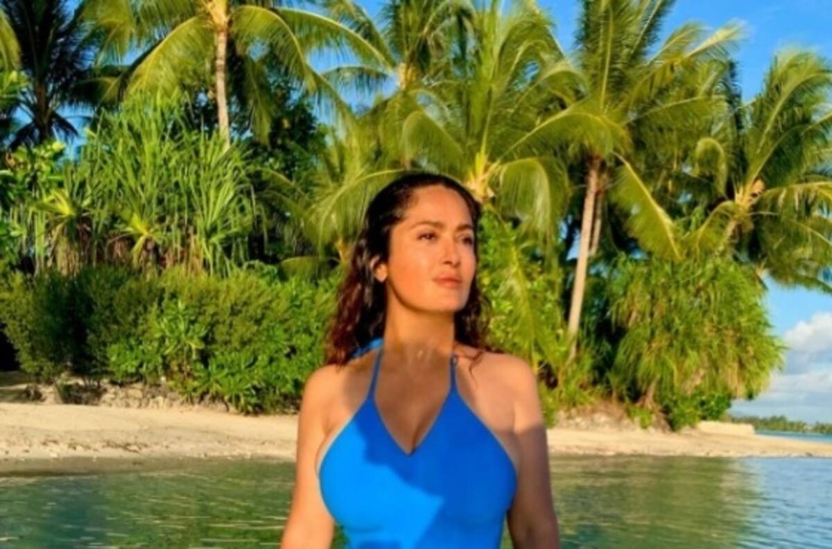 Salma Hayek contrató como entrenadora personal a la influencer más controversial de México