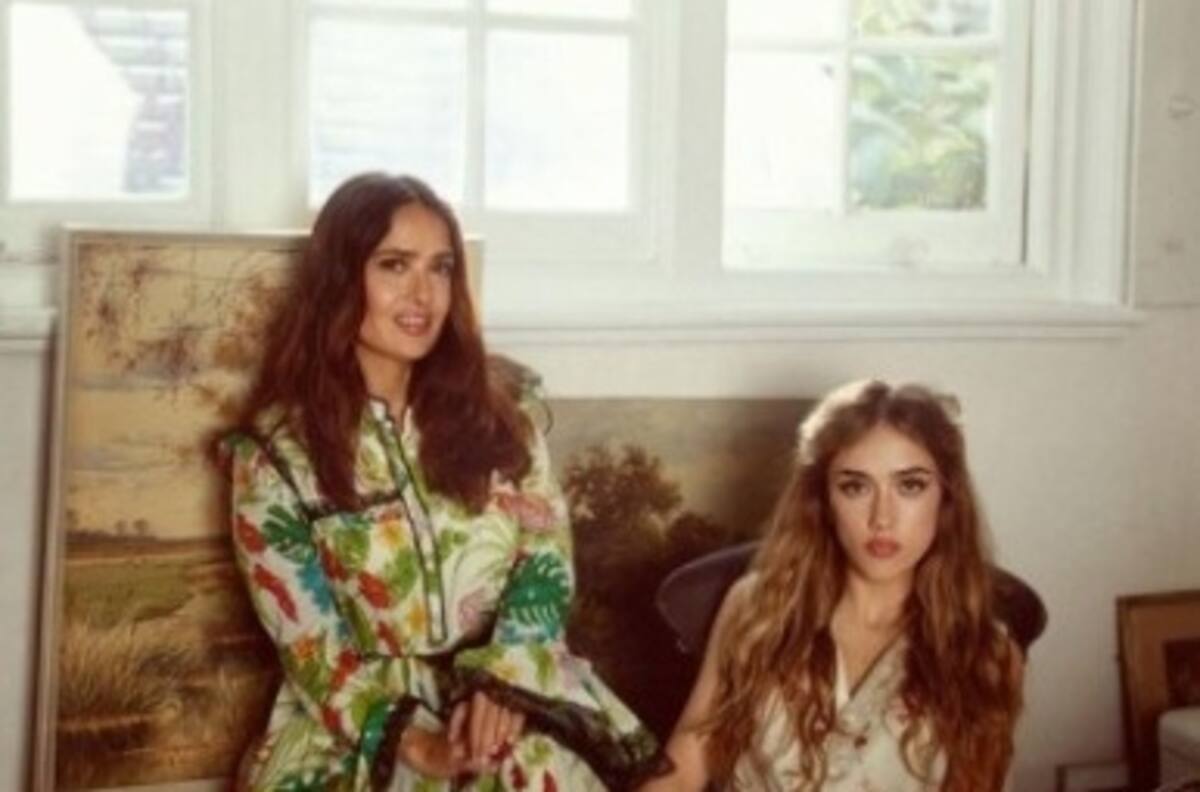 Estos son los insólitos objetos que Salma Hayek lleva en su bolso