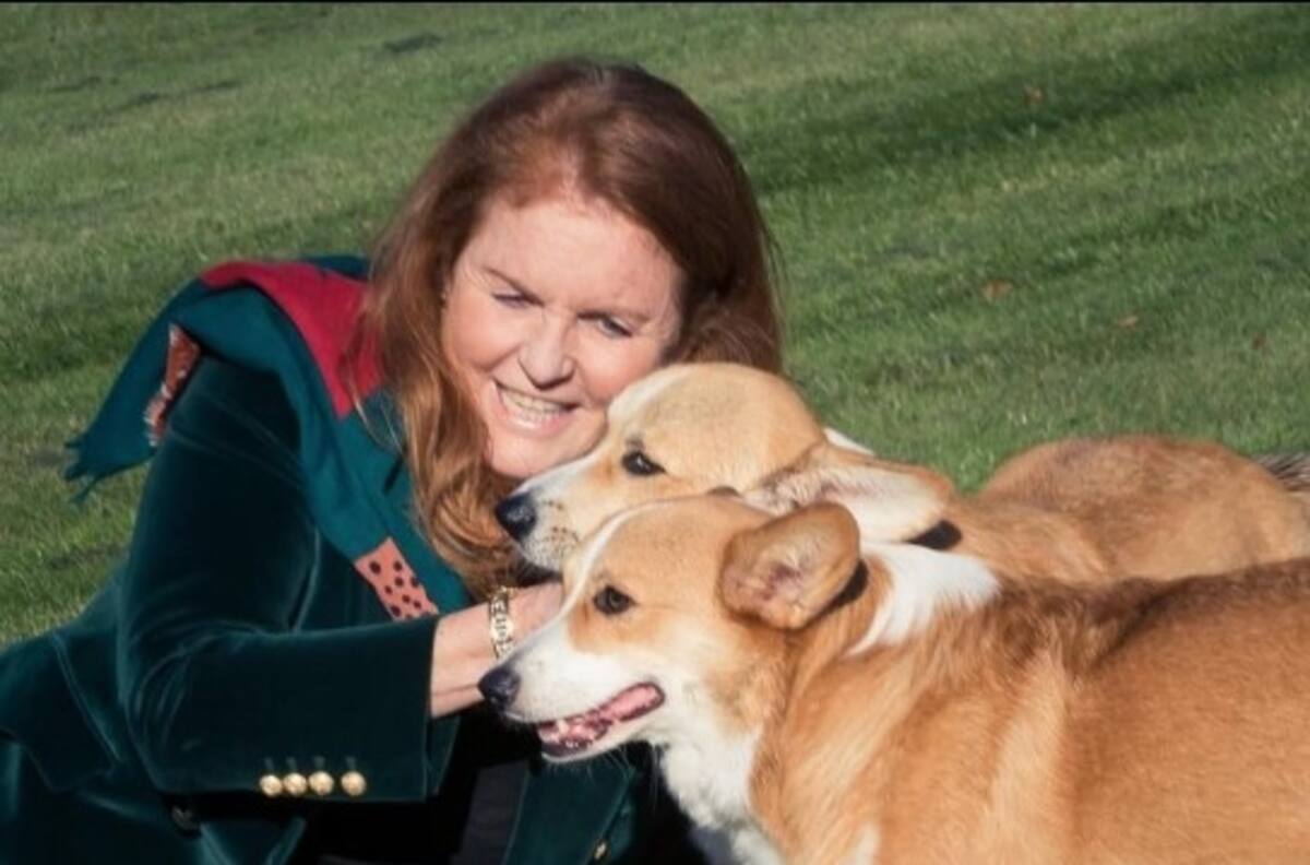 Sarah Ferguson dice que se le apareció el fantasma de la Reina Isabel II