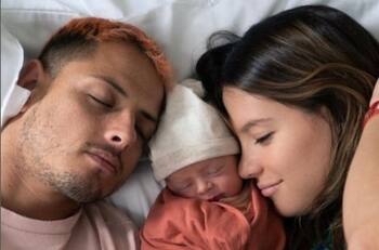 Ex de "Chicharito" Hernández presume el tiempo que pasa con los hijos del futbolista