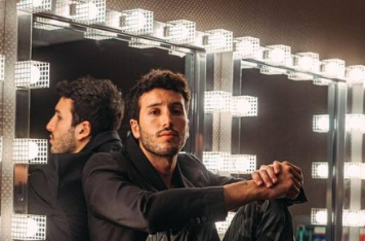 El look de Sebastián Yatra con el que causó revuelo en las calles de Madrid