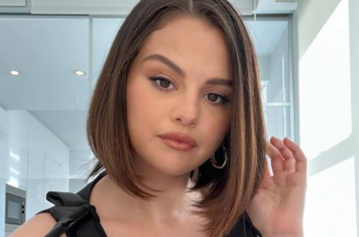 Selena Gomez hace su debut en SNL y revela el consejo que recibió de Miley Cyrus para su monólogo