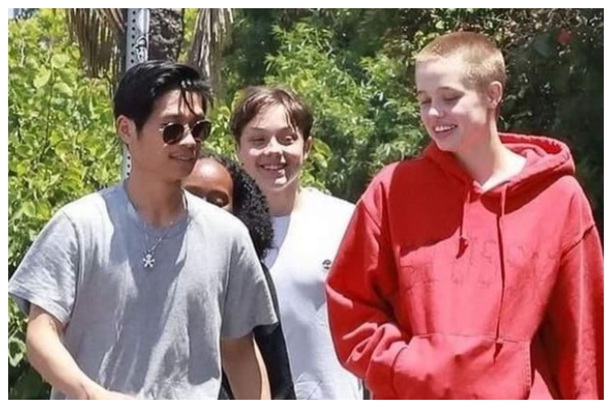Shiloh Jolie-Pitt junto a Pax, su hermano mayor. Más atrás, Zahara y Knox. Los hermanos salieron en grupo, sin que apareciera Angelina.