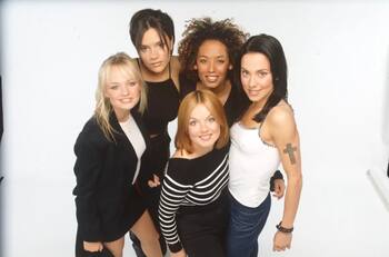 Victoria Beckham cantó uno de los éxito de Spice Girls en medio de rumores de una nueva reunión