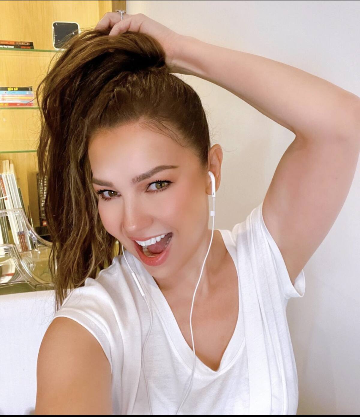 Thalía encontró un tiburón en la playa. Así fue el momento. - Créditos: Instagram