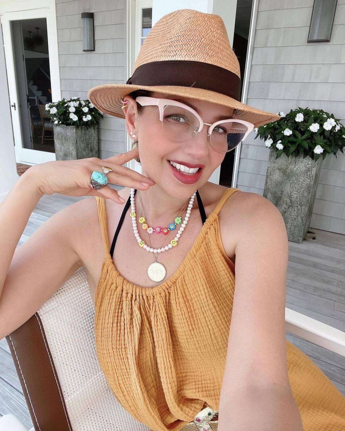 Thalía nunca se quedaba sola con el productor - Créditos: Facebook
