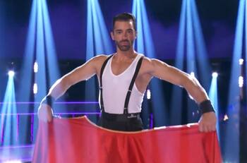 Toni Costa comparte su número telefónico para que todos se inscriban a su clase de zumba