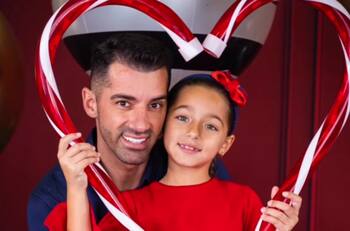 Toni Costa llega a España para pasar Año Nuevo en compañía de Alaïa