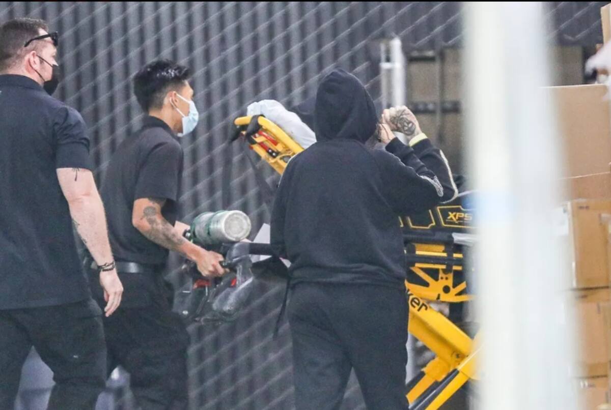 Travis Barker llegó al hospital - Créditos: TMZ