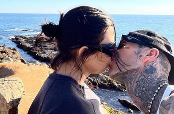 Kourtney Kardashian se convierte en enfermera para cuidar a Travis Barker