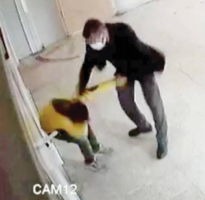 La agresión de un profesor a un estudiante de 10 años en Turquía fue difundida profusamente.