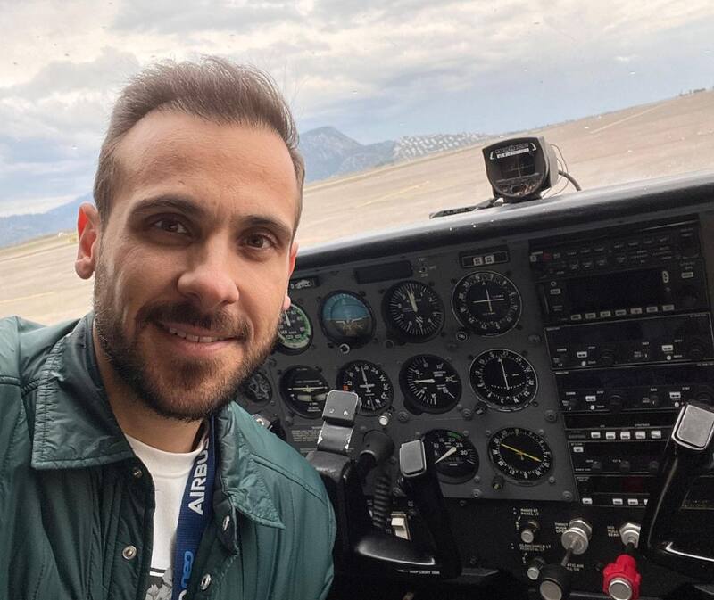 El actor y productor audiovisual Ümir Erdim se hizo parte de la indignación por la agresión de un maestro a un estudiante en una escuela turca.