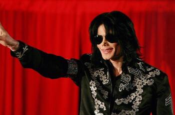 Michael Jackson usó 19 identificaciones falsas para conseguir medicamentos