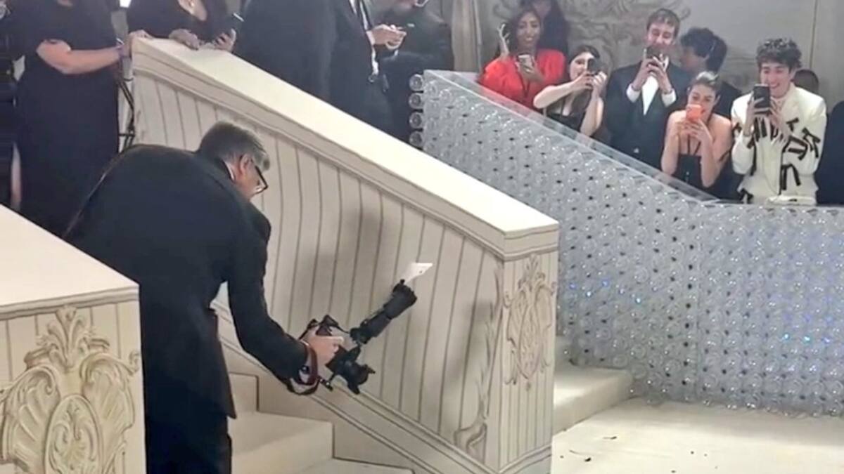 Insecto rastrero se cuela en la lujosa MET Gala y protagoniza hilarante momento