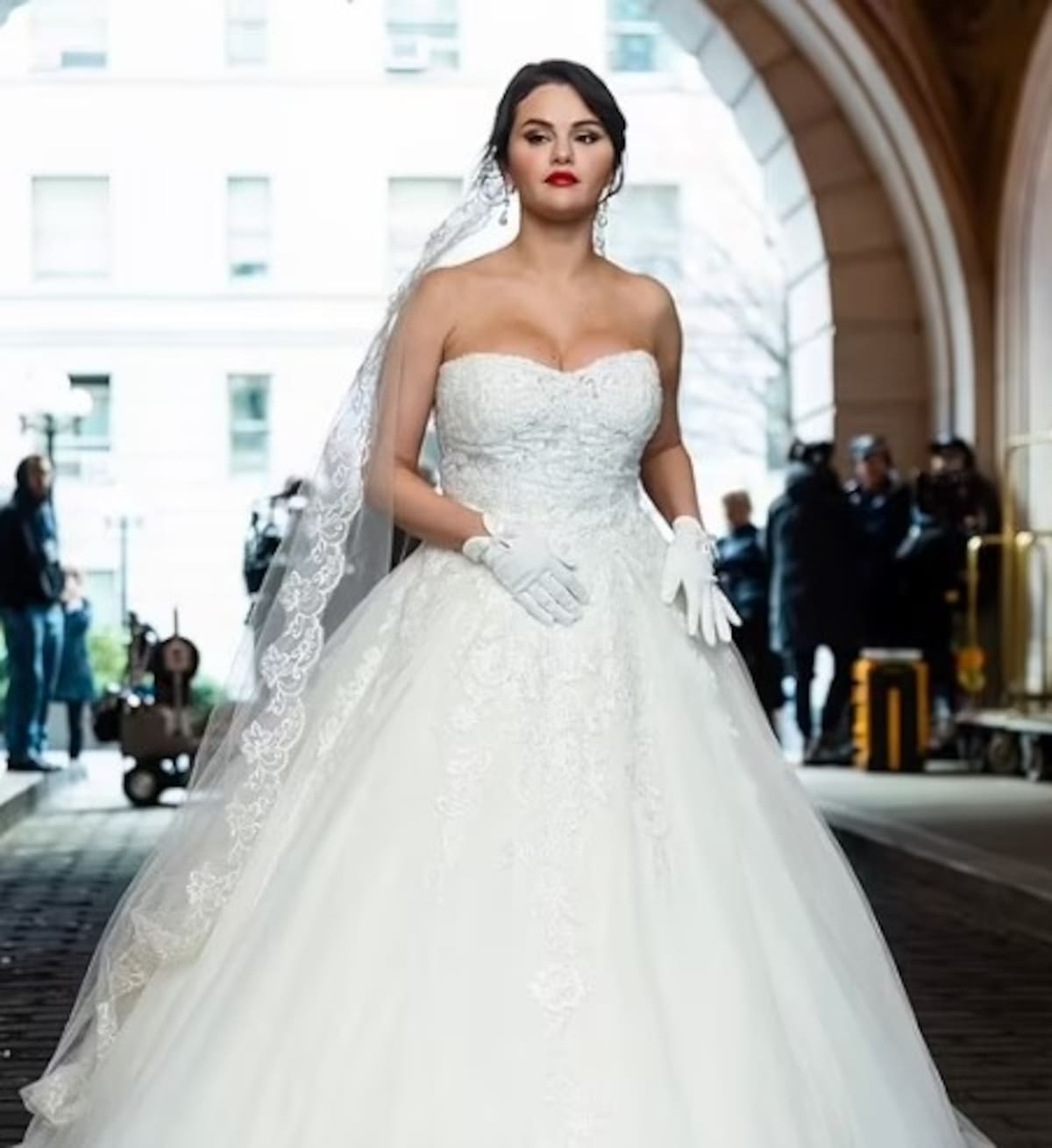Una fantástica Selena Gomez vestida de novia provoca conmoción en las redes La actriz se veía bellísima con su atuendo matrimonial - Créditos: Instagram
