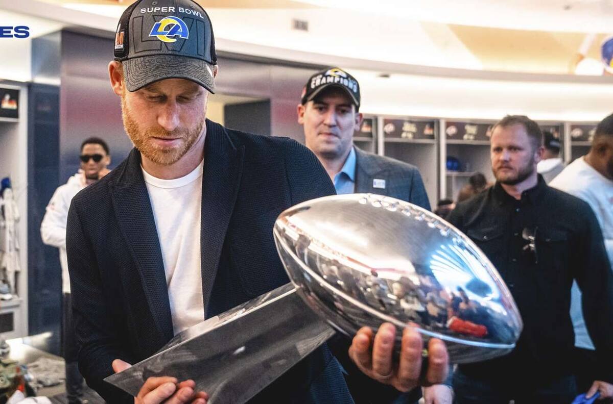¿Cómo llegó el Príncipe Harry al Super Bowl y qué beneficios le trajo la visita?