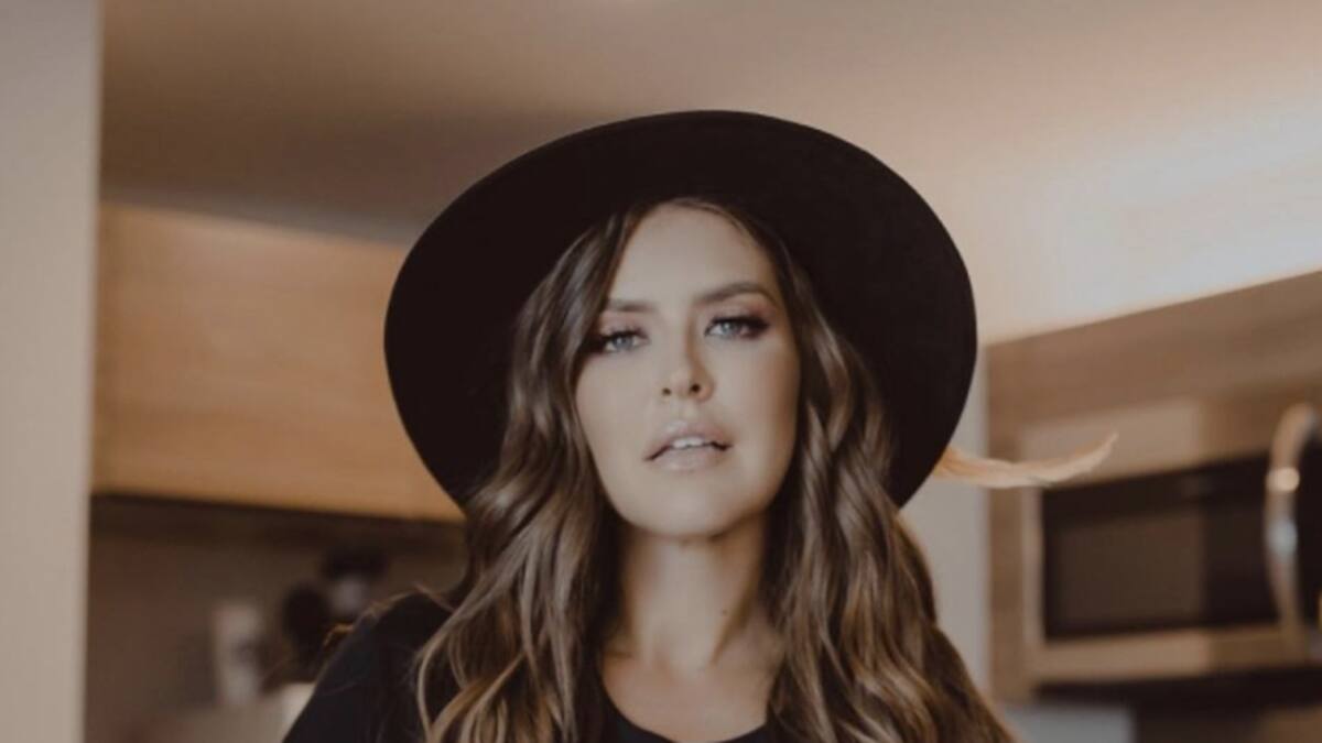 Vanessa Claudio regresa al trabajo tras ser hospitalizada de emergencia