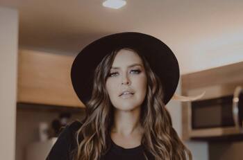 Vanessa Claudio regresa al trabajo tras ser hospitalizada de emergencia