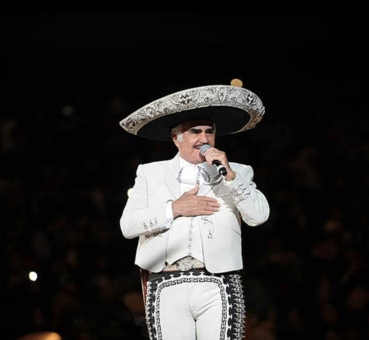 Vicente Fernández tiene recaída y regresa a terapia intensiva. - Créditos: Facebook: Vicente Fernández