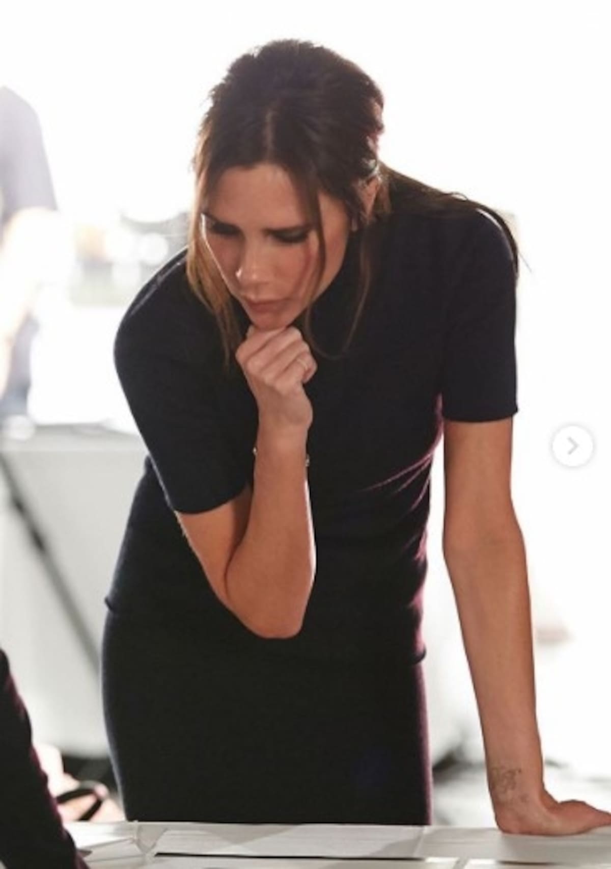 Victoria Beckham duda que sus hijos la hagan reír, pero cree que hizo un buen trabajo con ellos La modelo y diseñadora envió un mensaje a sus hijos y esposo - Créditos: Instagram
