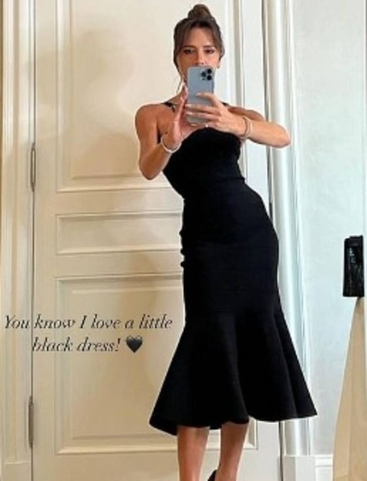 Victoria Beckham presume de su figura con su nueva colección de vestdos. - Créditos: Instagram