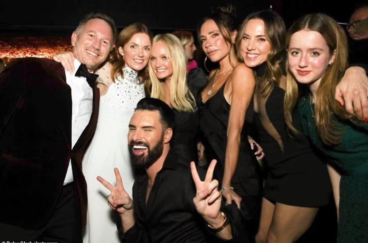 Victoria Beckham se va de fiesta con sus compañeras de Spice Girls