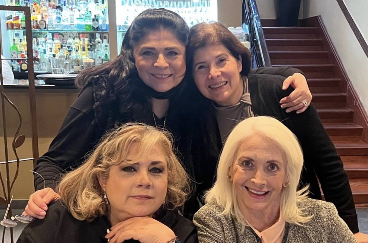 ¿Trillizas? Victoria Ruffo presume foto con sus hermanas e impacta con sorprendente parecido