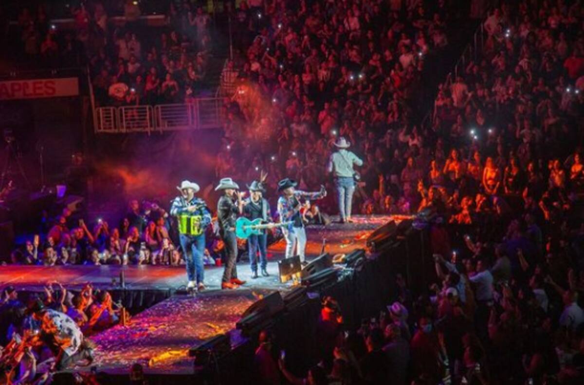 Vocalista de Grupo Firme hace llorar a su esposa tras decirle estas palabras