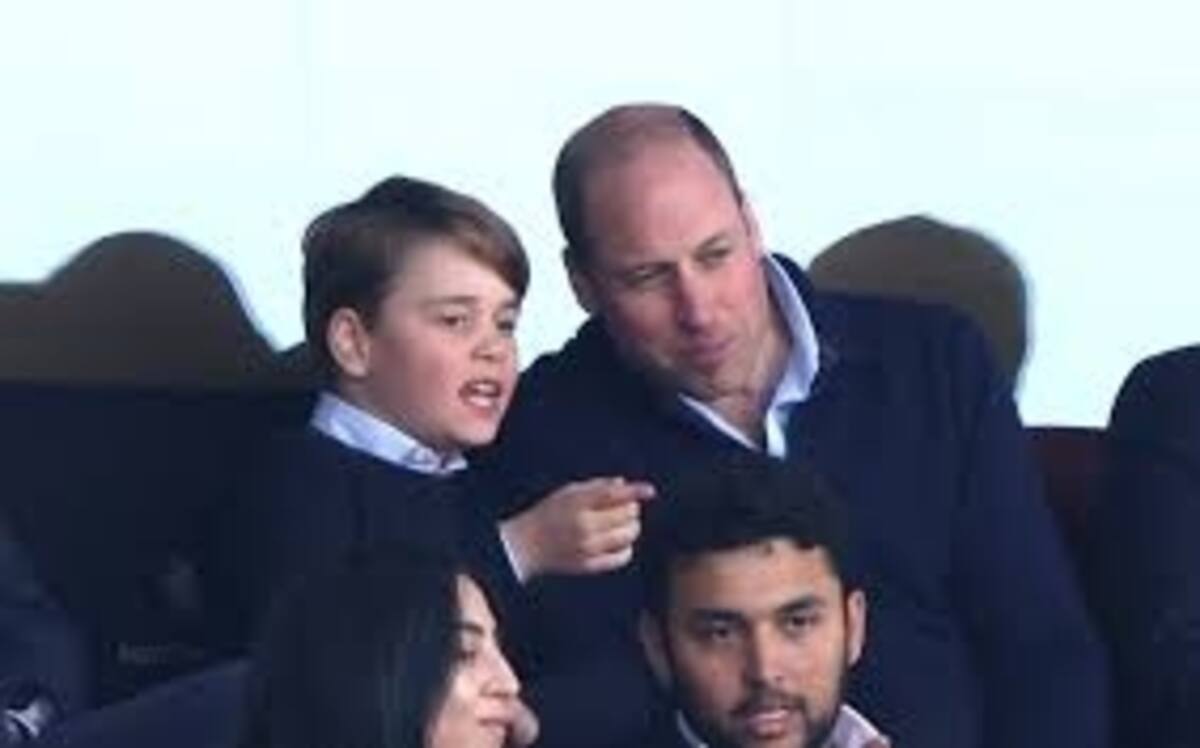 William y George fueron dos fanáticos más alentando al Aston Villa en el Villa Park. - Créditos: The Sun
