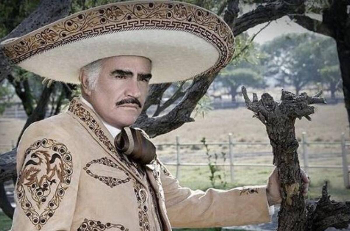 Vicente Fernández empieza a vocalizar tras salida de terapia intensiva
