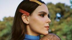 Yuya muestra las ojeras que le ha dejado Mar al despertarse de madrugada