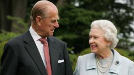 La reina Isabel II y el molesto hábito de jardinería de su esposo que la ponía furiosa