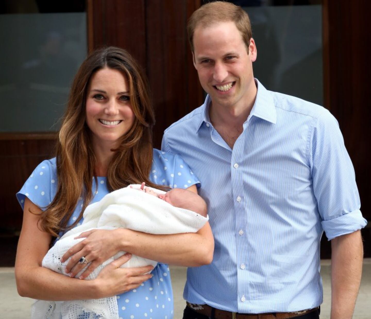 La pareja mostró al mundo al entonces recién nacido príncipe George