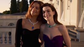 Zendaya y Anne Hathaway derrochan glamour para esta campaña de una marca de lujo