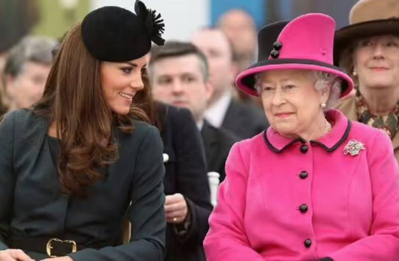 Kate Middleton junto a la reina Isabel